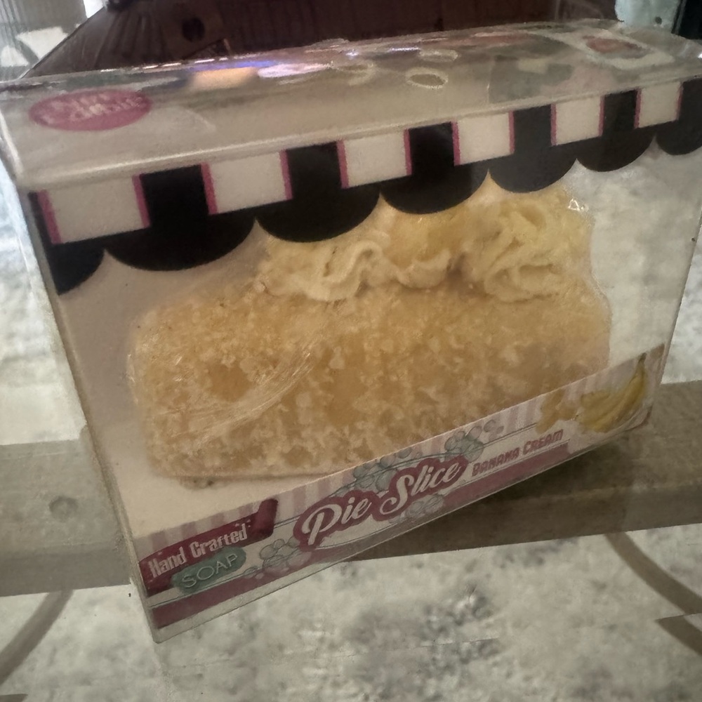 HAND CRAFTED Pie Slice BANANA CREAM * SOAP * Sweet’s BATH DELIGHTS MIB